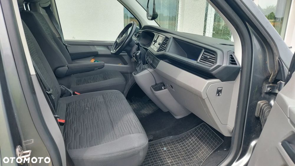 Volkswagen Caravelle - 10