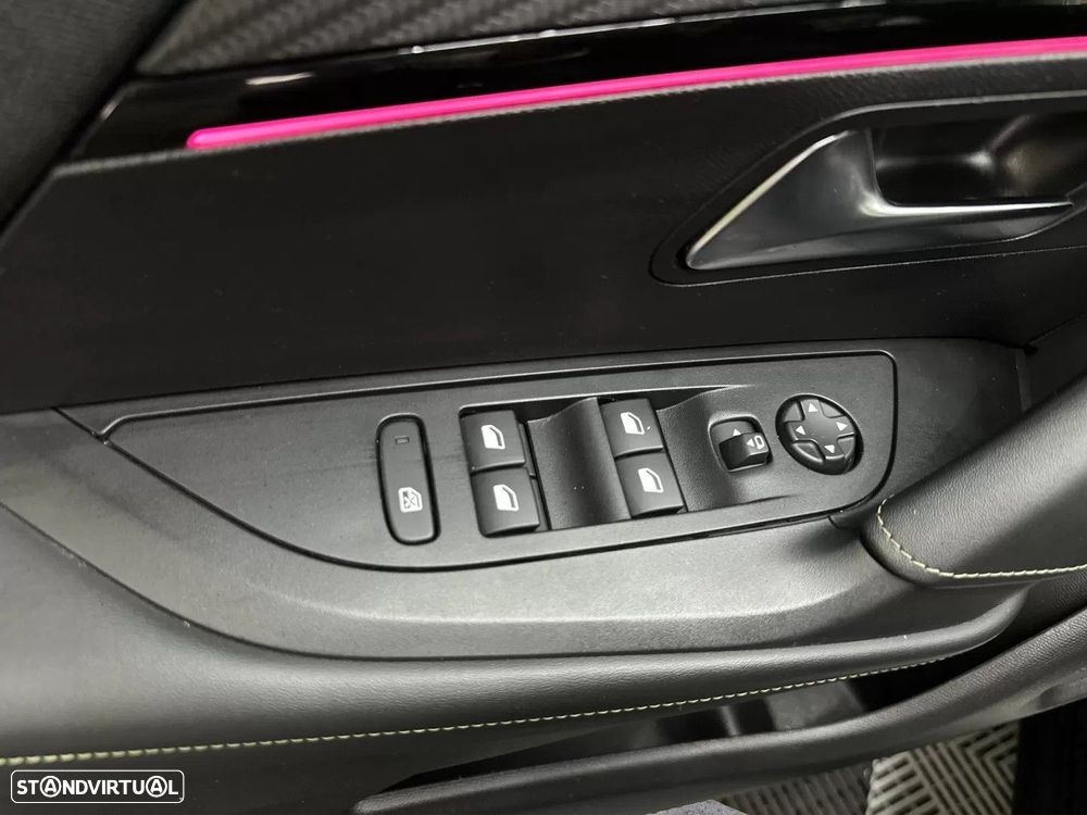 Peugeot e-2008 50 kWh GT - 11