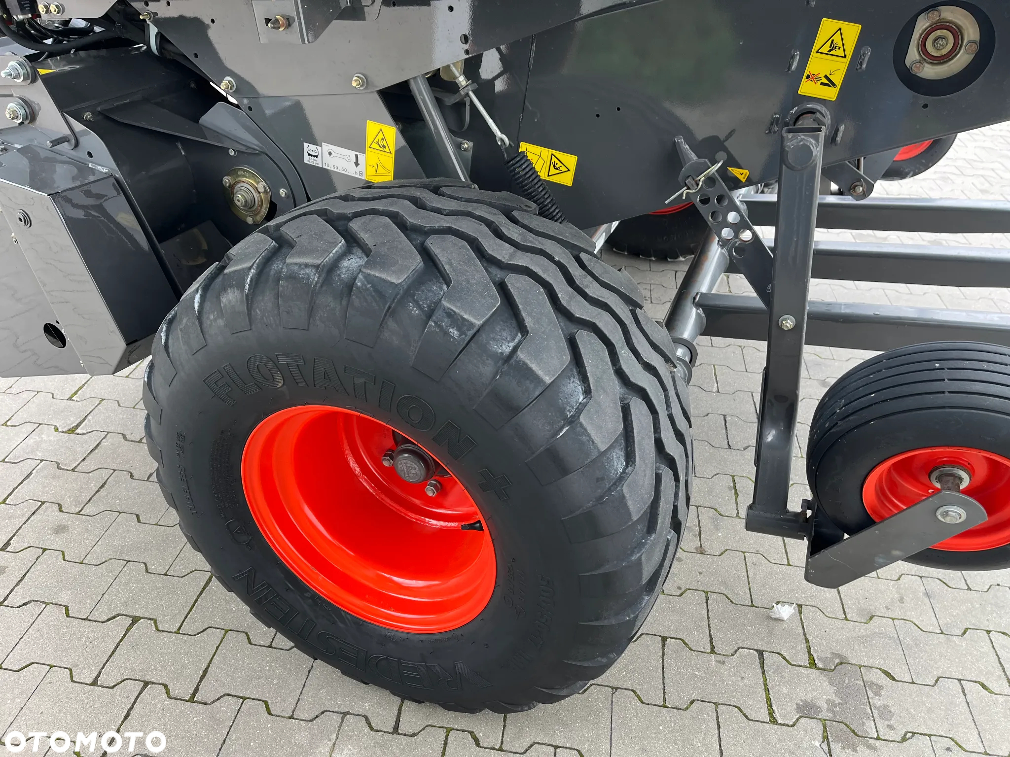 Claas Variant 360 RC - 16