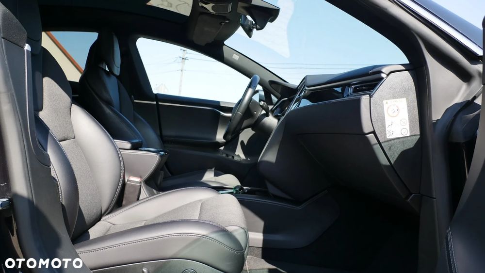 Tesla Model S - 22