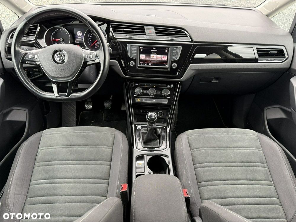 Volkswagen Touran 1.6 TDI BMT Comfortline - 4