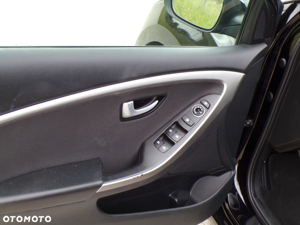 Hyundai i30 blue 1.6 CRDi Passion - 25