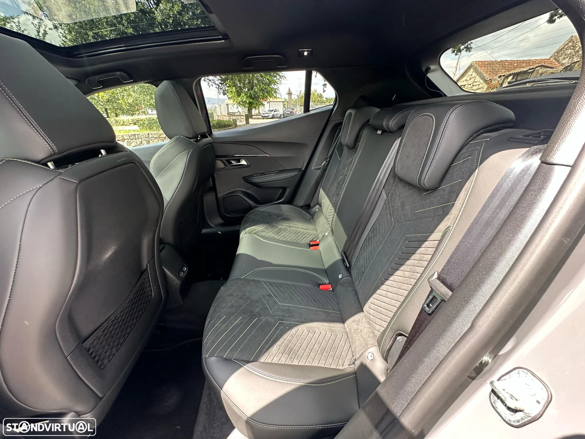 Peugeot e-2008 50 kWh GT Pack - 29