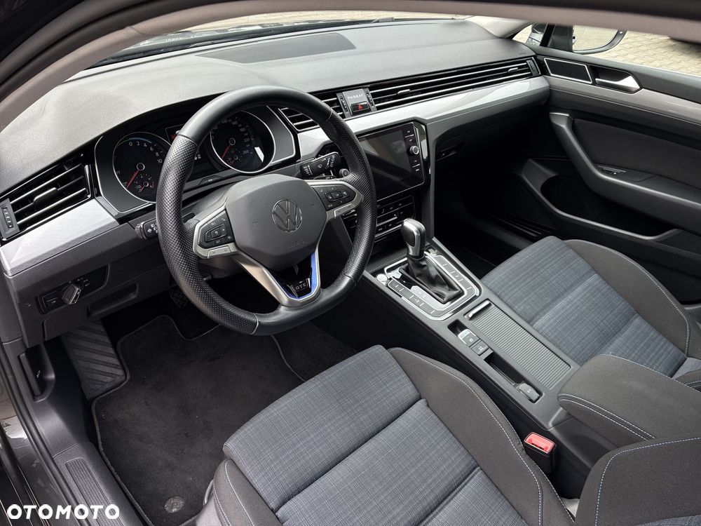 Volkswagen Passat - 9