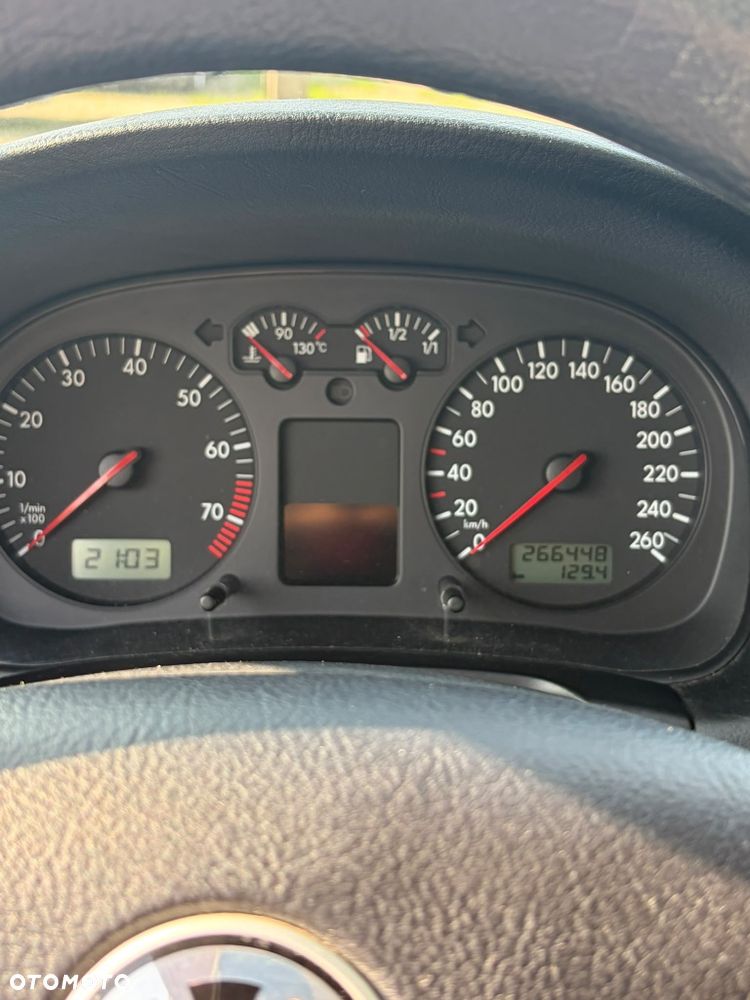 Volkswagen Golf - 6