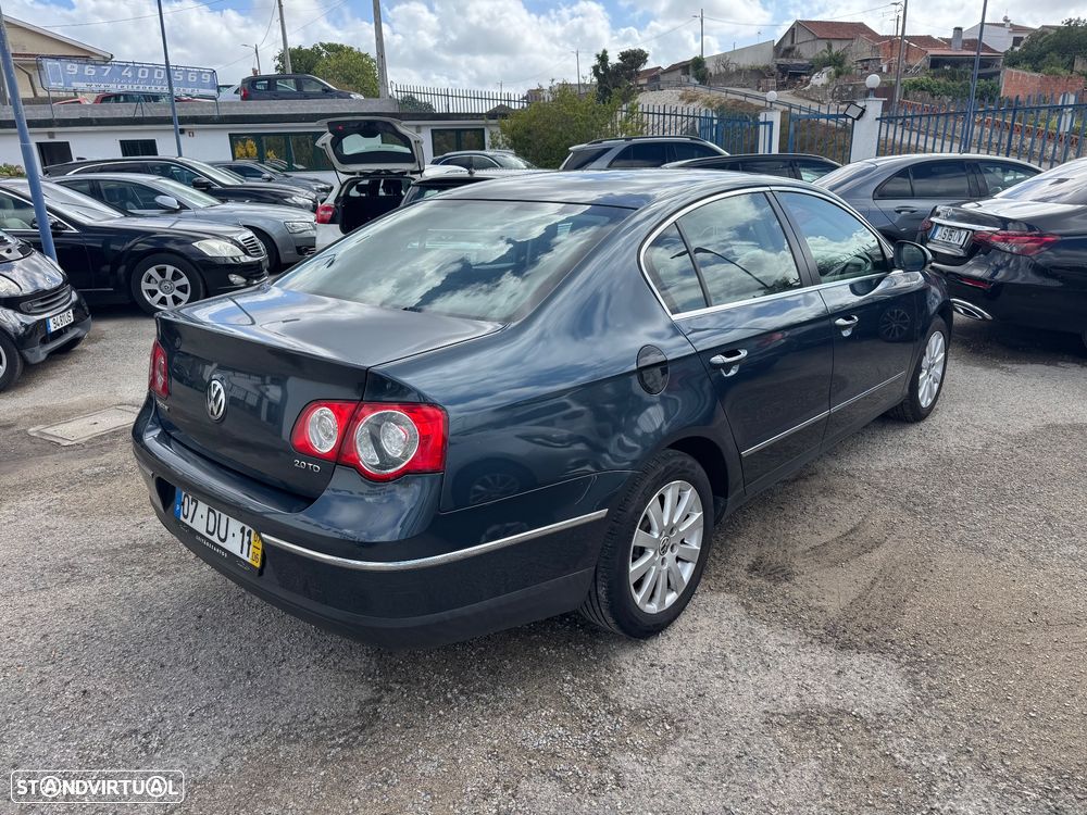 VW Passat 2.0 TDI Confortline - 38