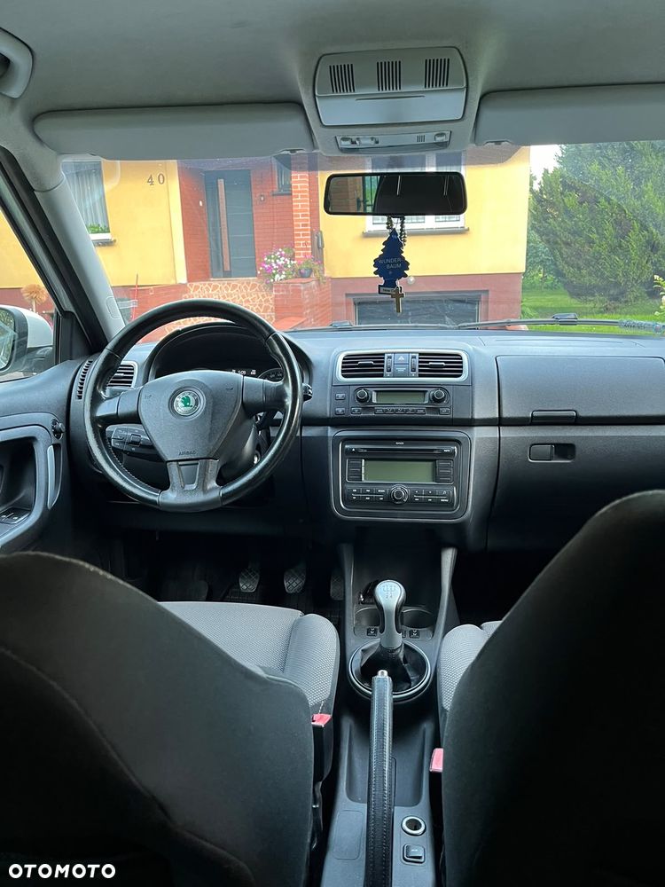 Skoda Fabia 1.6 16V Style - 10