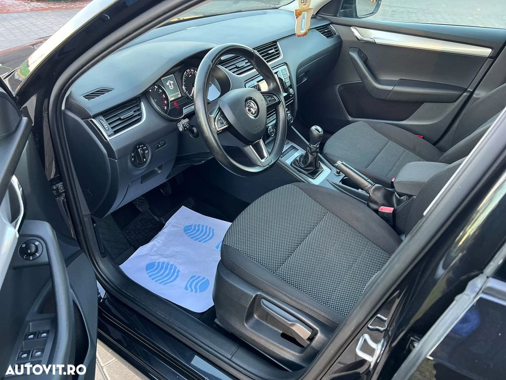 Skoda Octavia Combi 1.6 TDI Premium Edition - 18