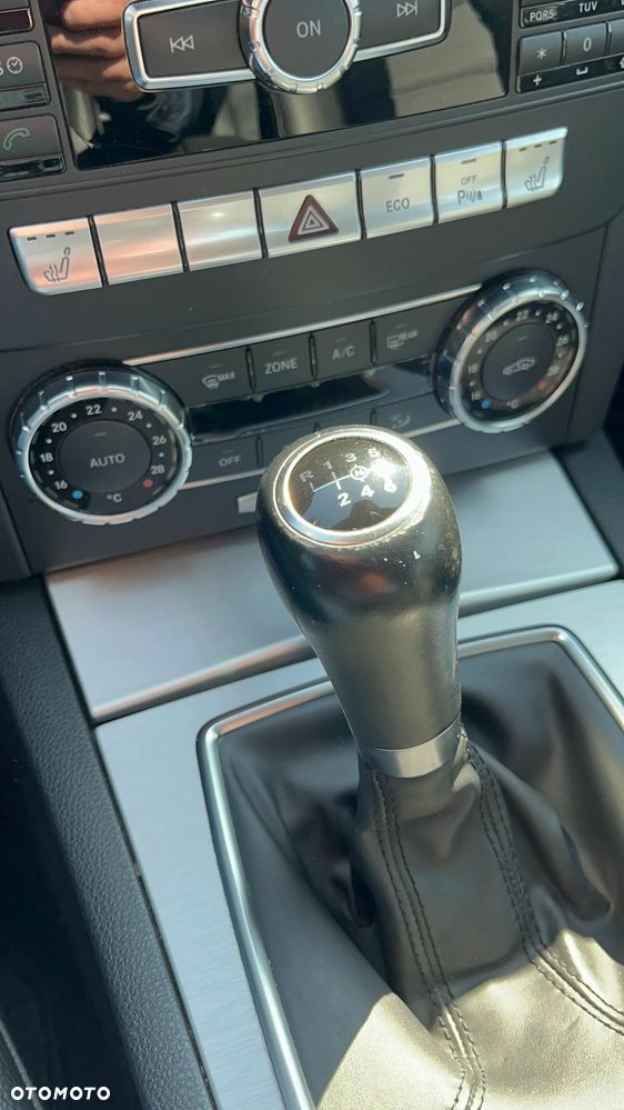 Mercedes-Benz Klasa C 180 CGI BlueEff Avantgarde - 16