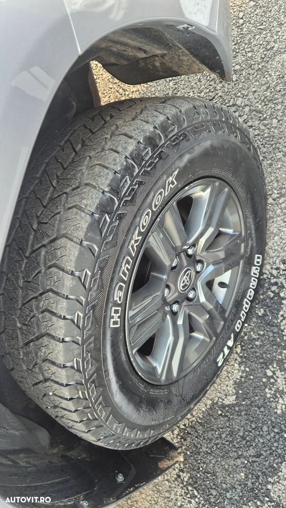 Toyota Hilux - 12