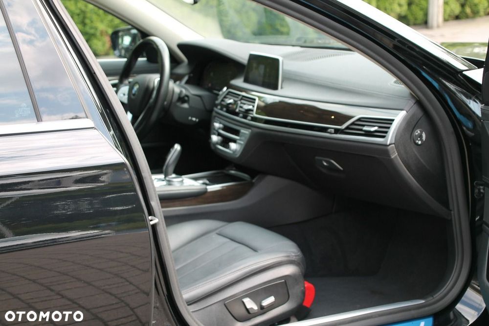 BMW Seria 7 730d xDrive sport - 12