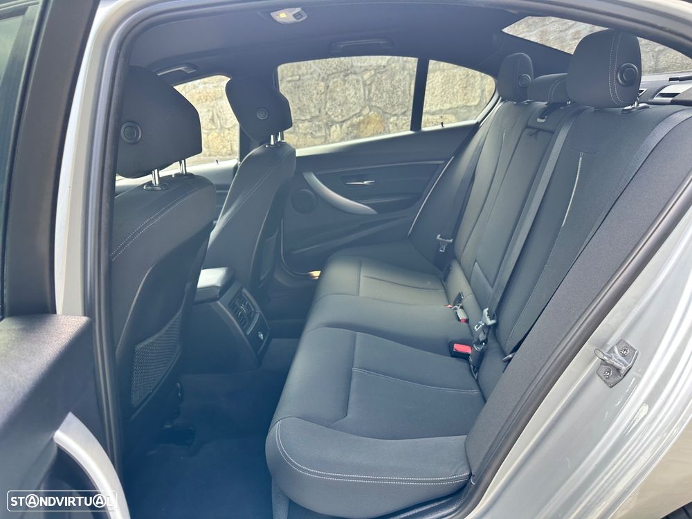 BMW 318 d Line Sport - 30