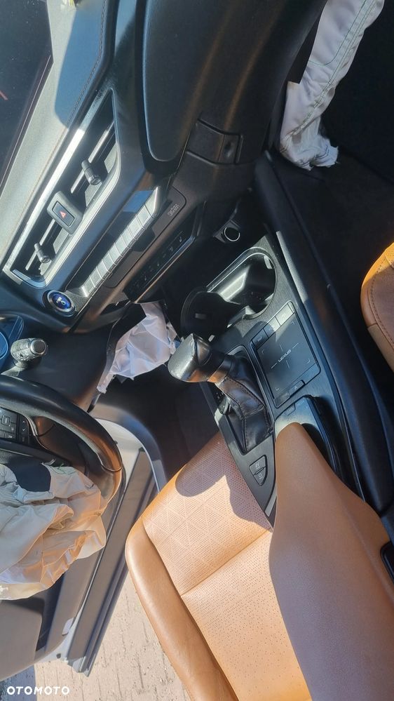 Lexus UX 250h F SPORT - 36