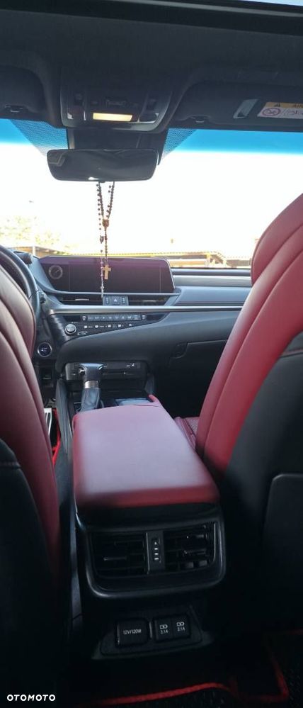 Lexus ES 300h F Sport - 9