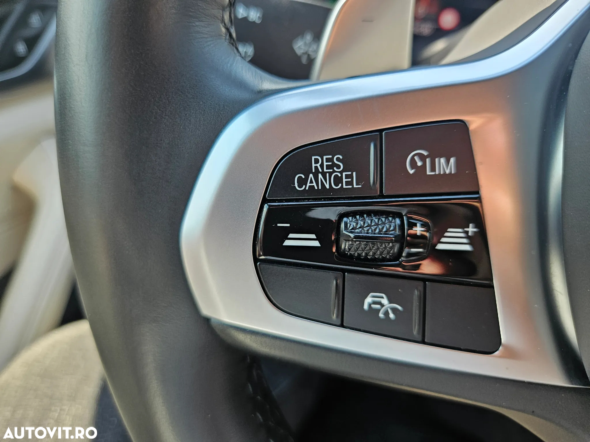 BMW Seria 5 520d xDrive AT - 32