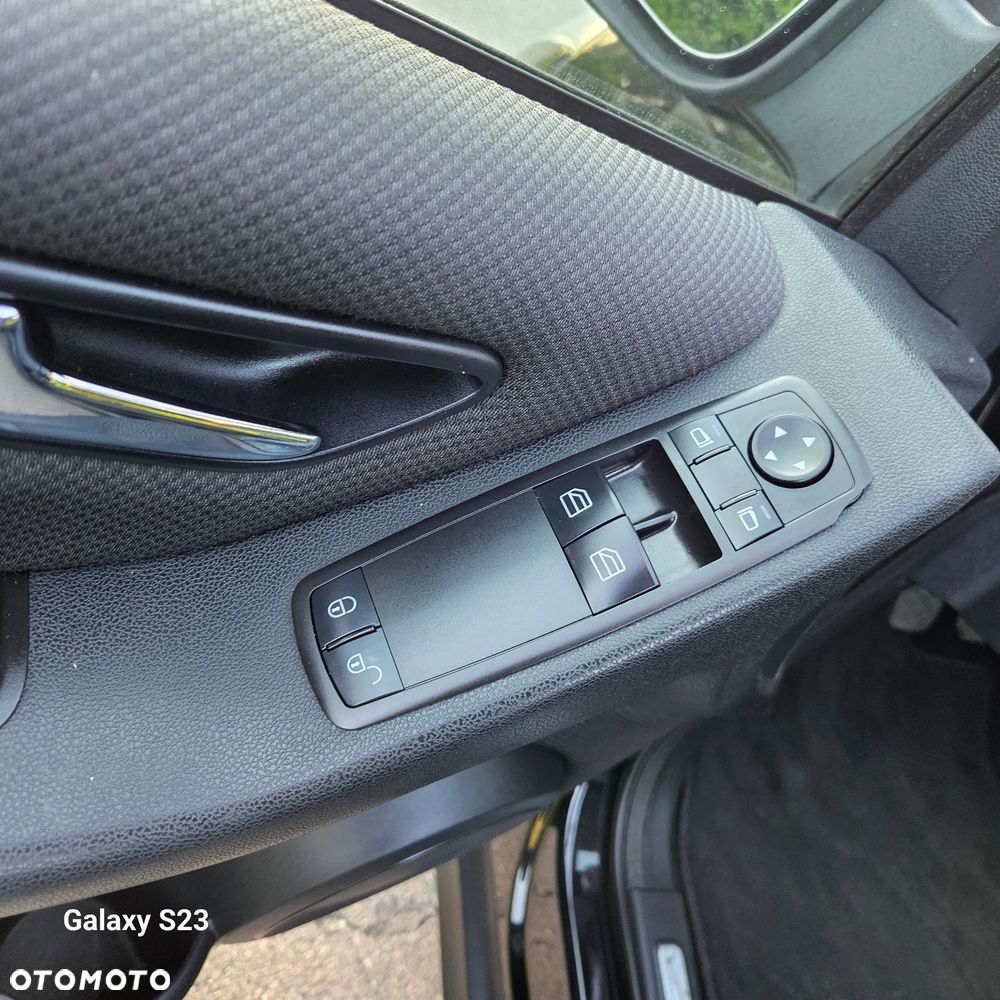 Mercedes-Benz Klasa A 160 BlueEFFICIENCY Special Edition - 16