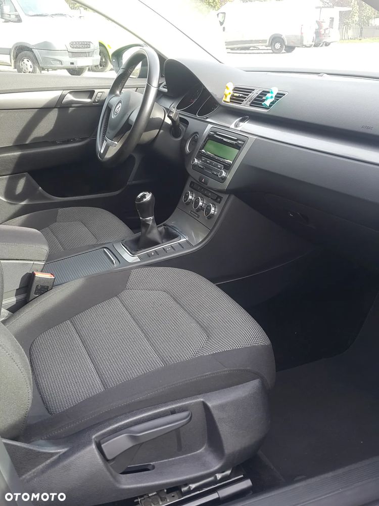 Volkswagen Passat 2.0 TDI DPF BlueMotion Technology Comfortline - 4