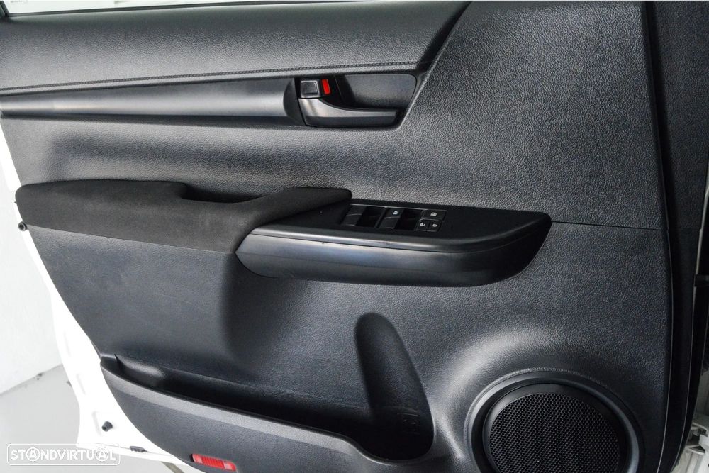 Toyota Hilux 2.4 D-4D 4X2 Cabine Dupla 5L - 31