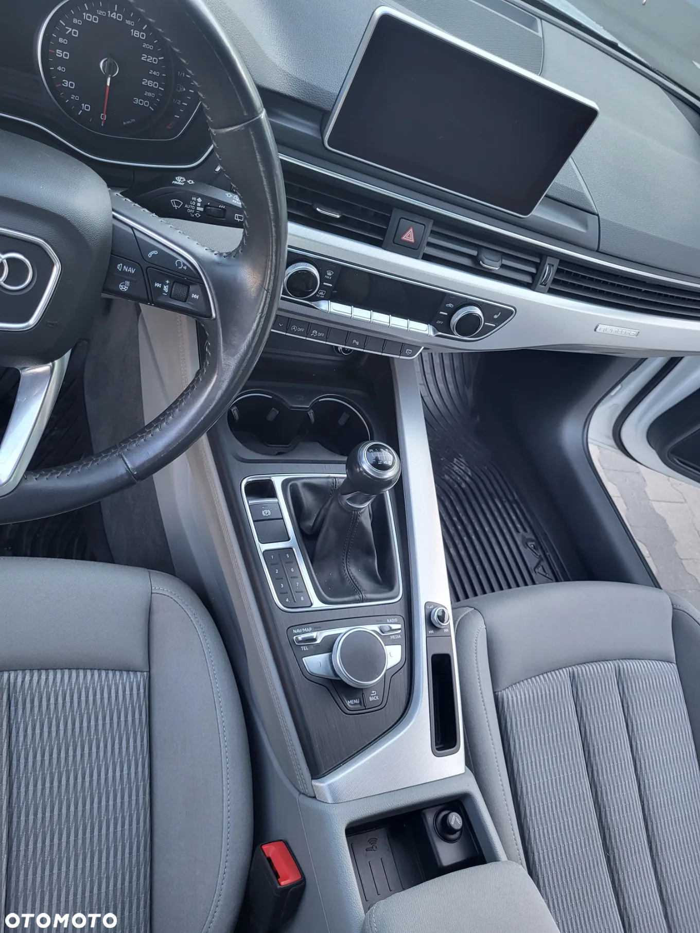 Audi A4 Avant 2.0 TDI DPF clean diesel quattro Attraction - 11