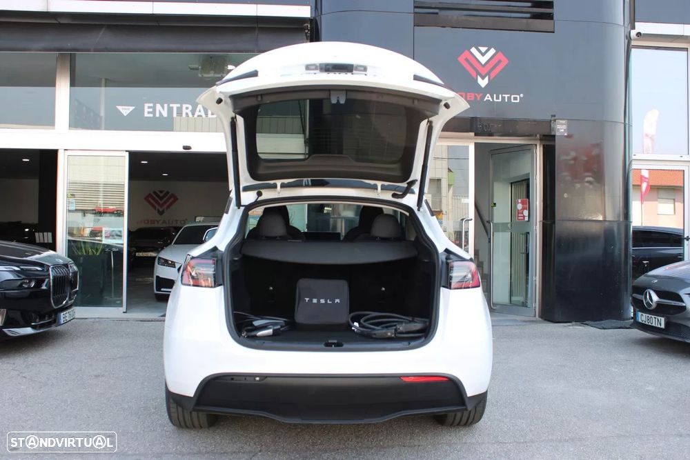 Tesla Model Y Standard - 25