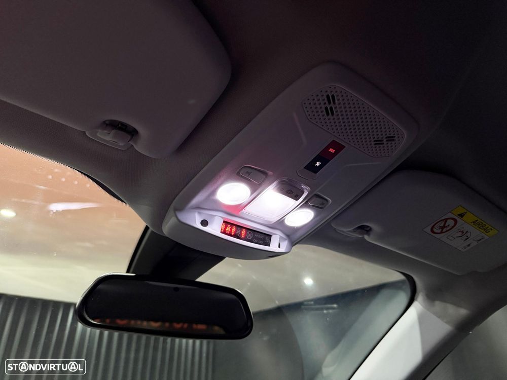 Peugeot 2008 1.2 PureTech Allure Pack - 29