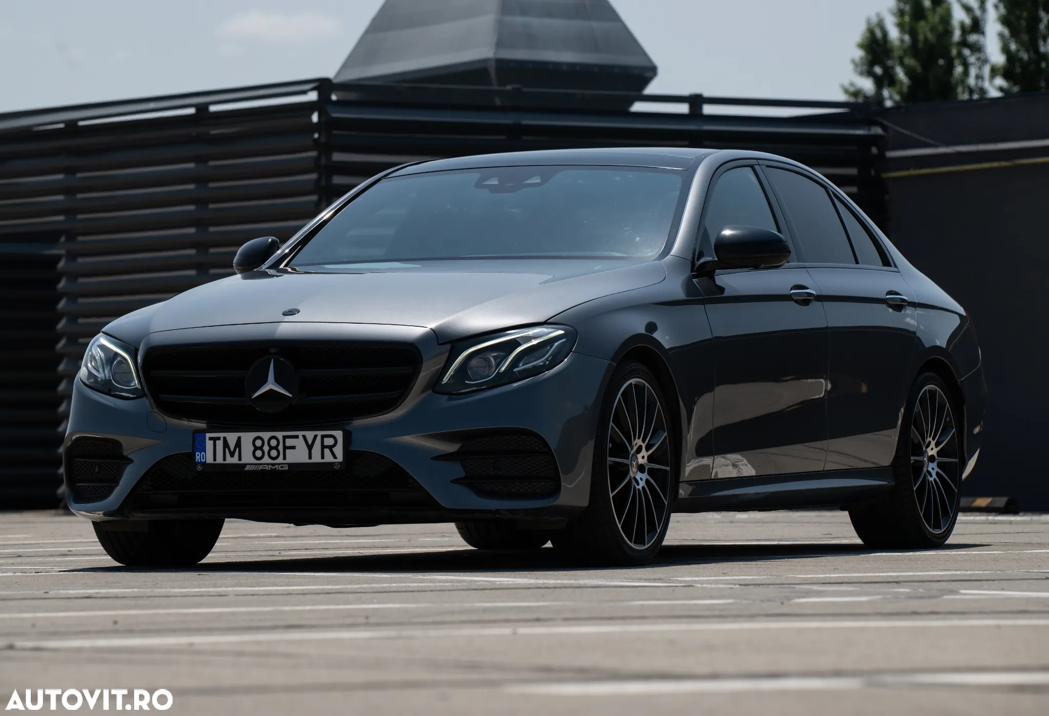 Mercedes-Benz E 220 d 9G-TRONIC AMG Line - 32