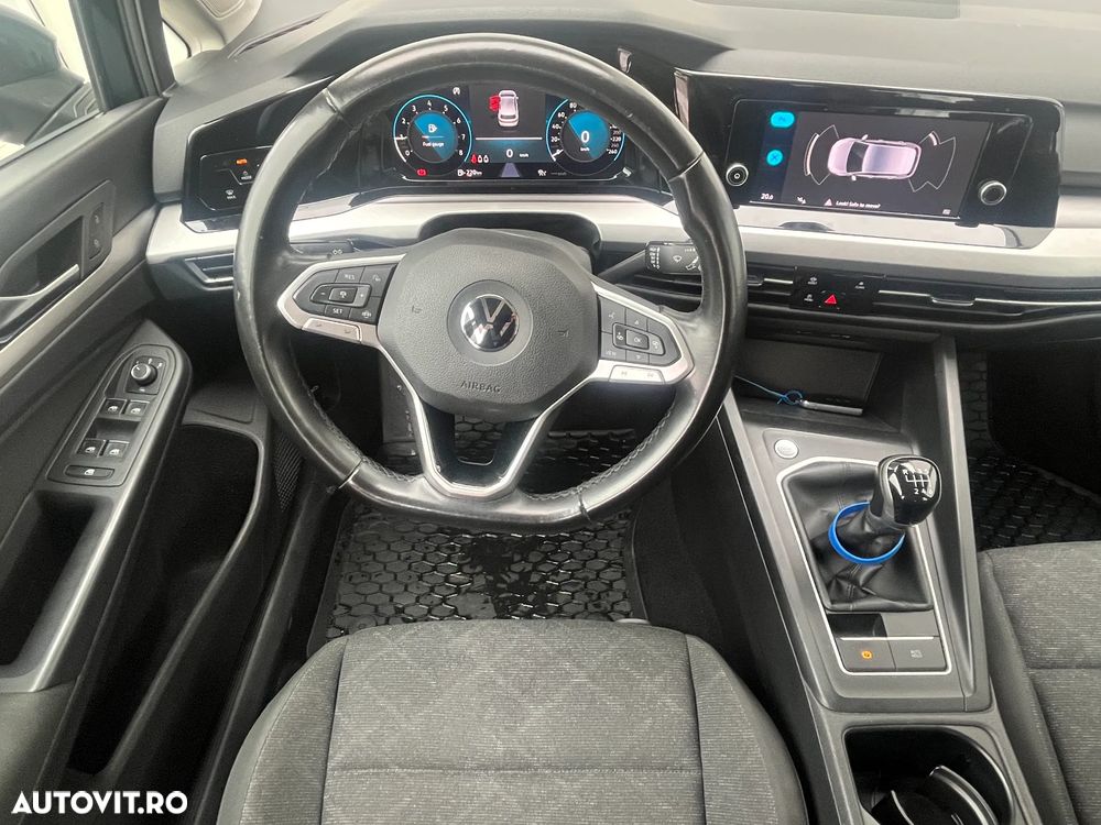Volkswagen Golf - 10