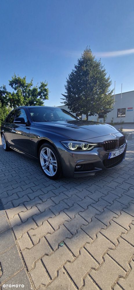 BMW Seria 3 330i xDrive - 26