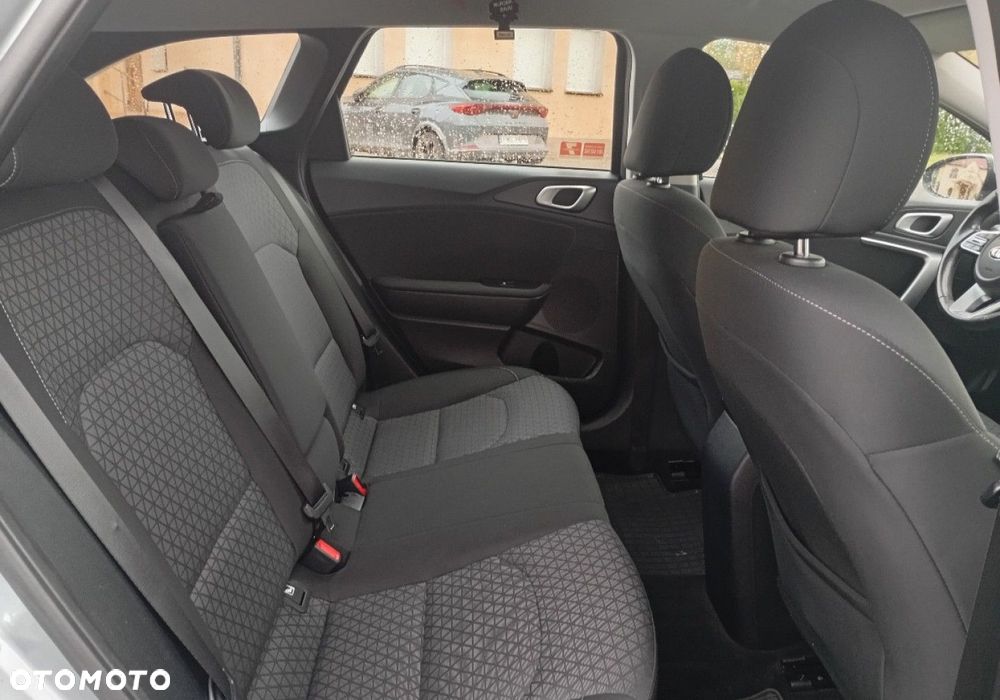 Kia Ceed - 16