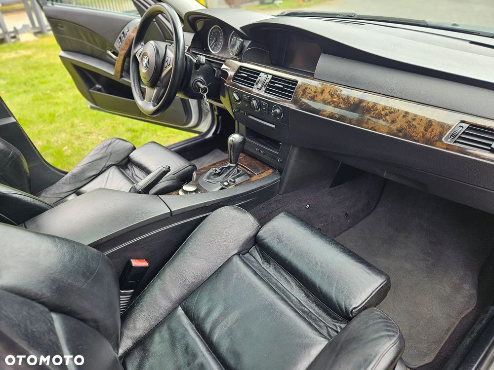 BMW Seria 5 525i Touring - 19