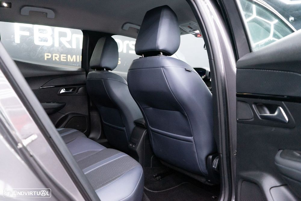 Peugeot 2008 1.2 PureTech Allure Pack EAT8 - 42