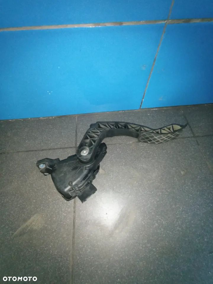 Pedał potencjometr gazu VW Passat B5 8d1721523f - 1