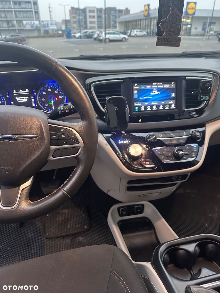 Chrysler Pacifica - 27