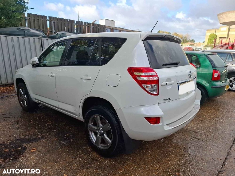Trager Toyota RAV4 2012 SUV Alb - 3