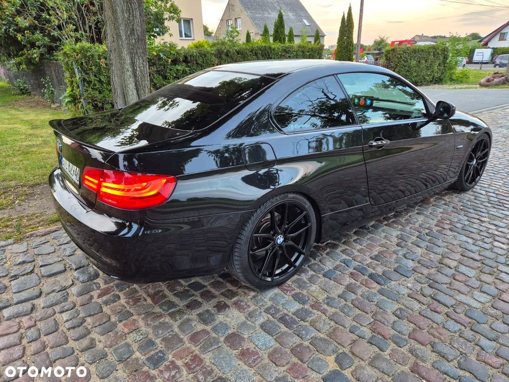 BMW Seria 3 320i - 5
