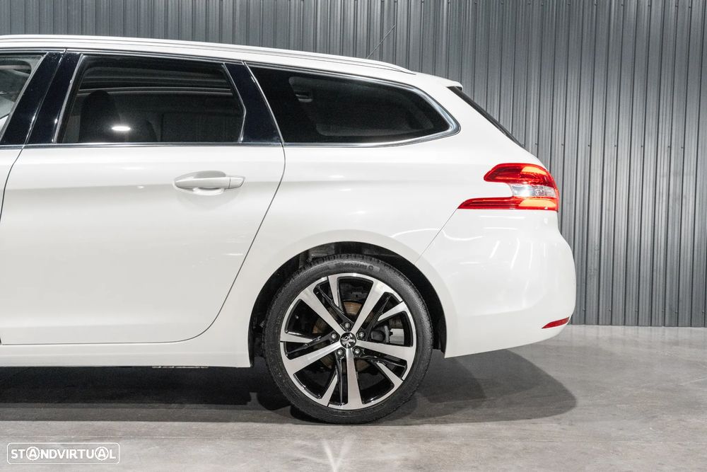 Peugeot 308 BlueHDi 130 EAT8 Allure - 32