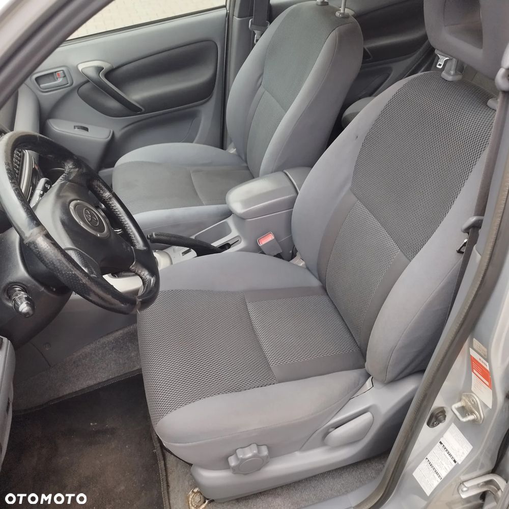 Toyota RAV4 - 6