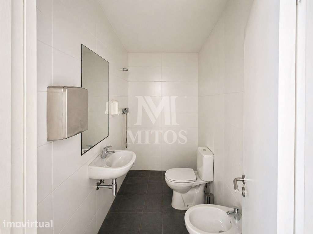 Armazém para venda em Santa Maria Maior - Viana do Castelo - Grande imagem: 2/7