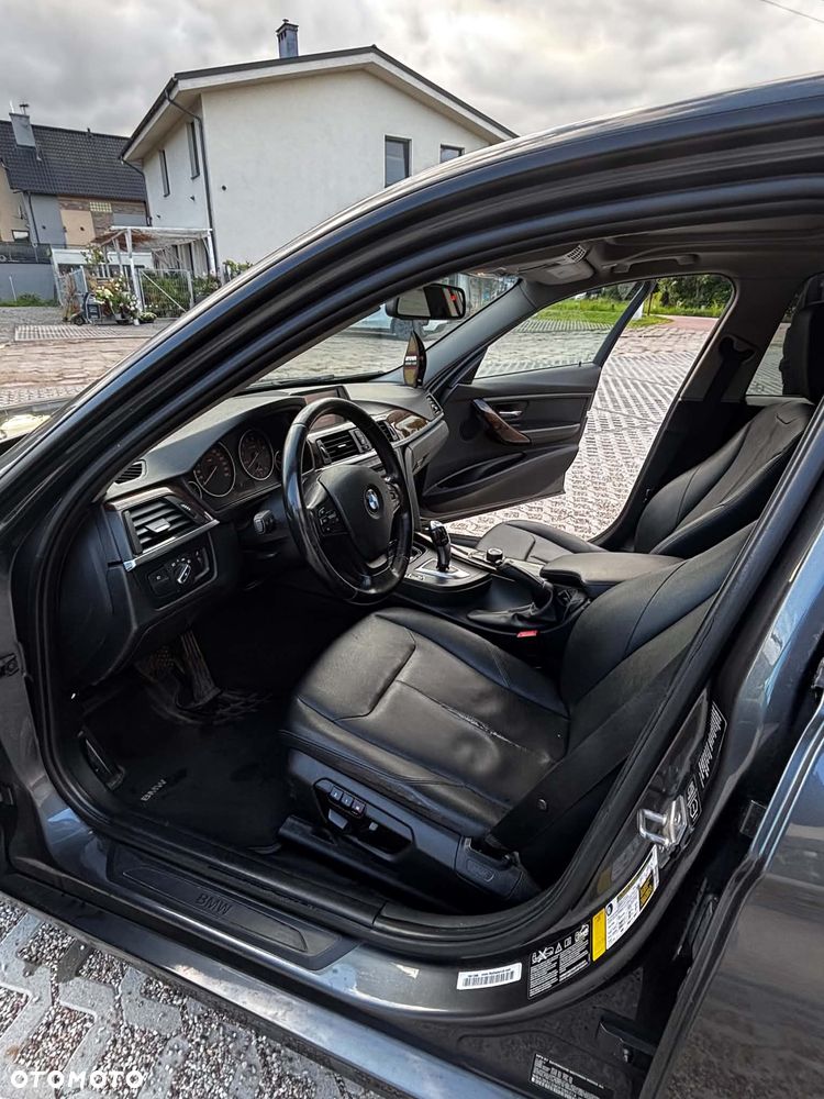BMW Seria 3 328i xDrive - 9
