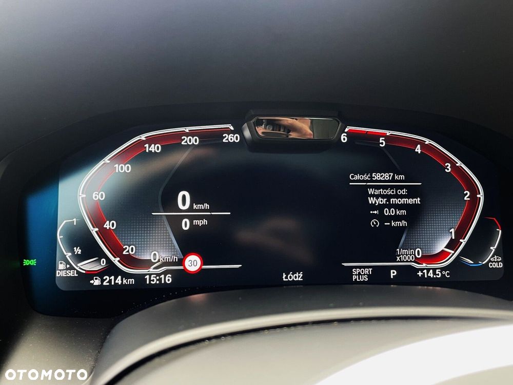 BMW Seria 8 - 32