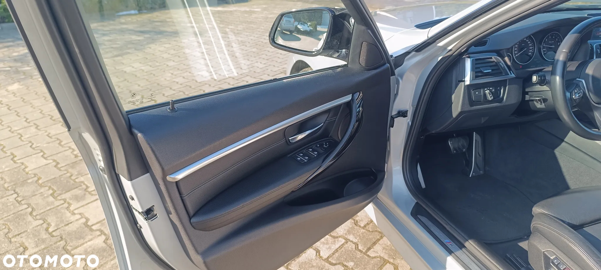 BMW Seria 3 330i xDrive M Sport - 25
