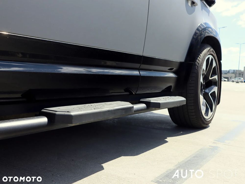 Land Rover Defender 110 3.0 P400 mHEV First Edition - 11