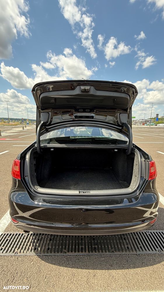 Volkswagen Jetta - 13