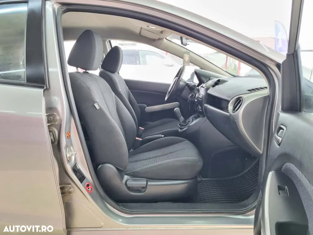 Mazda 2 - 17