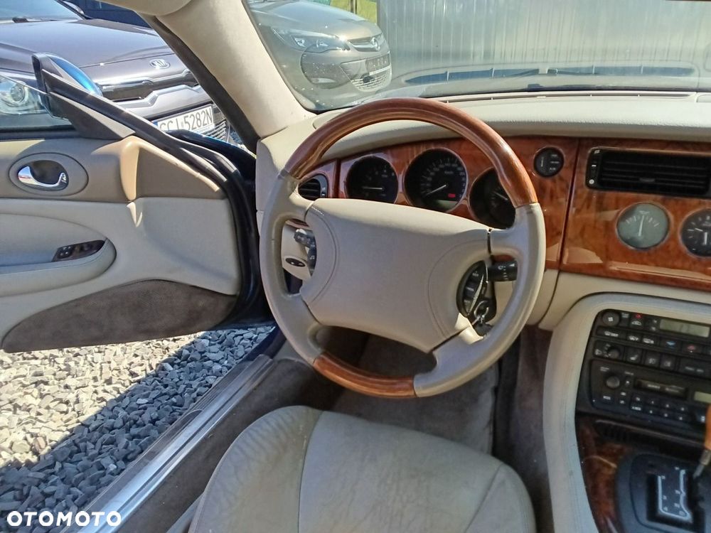 Jaguar XK8 - 14