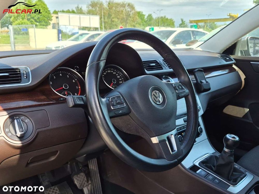 Volkswagen Passat - 5