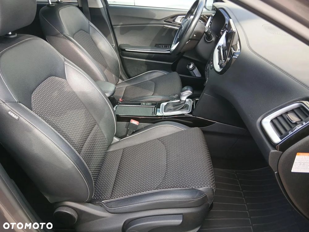 Kia Ceed 1.6 GDI PHEV L Business Line DCT - 24