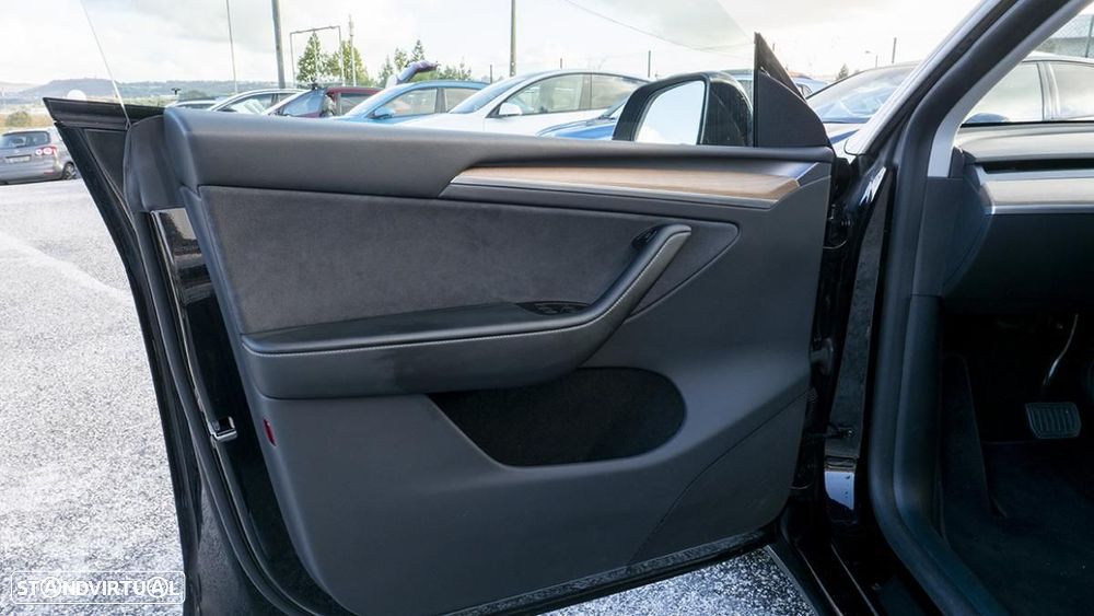 Tesla Model Y Long Range Dual Motor AWD - 9