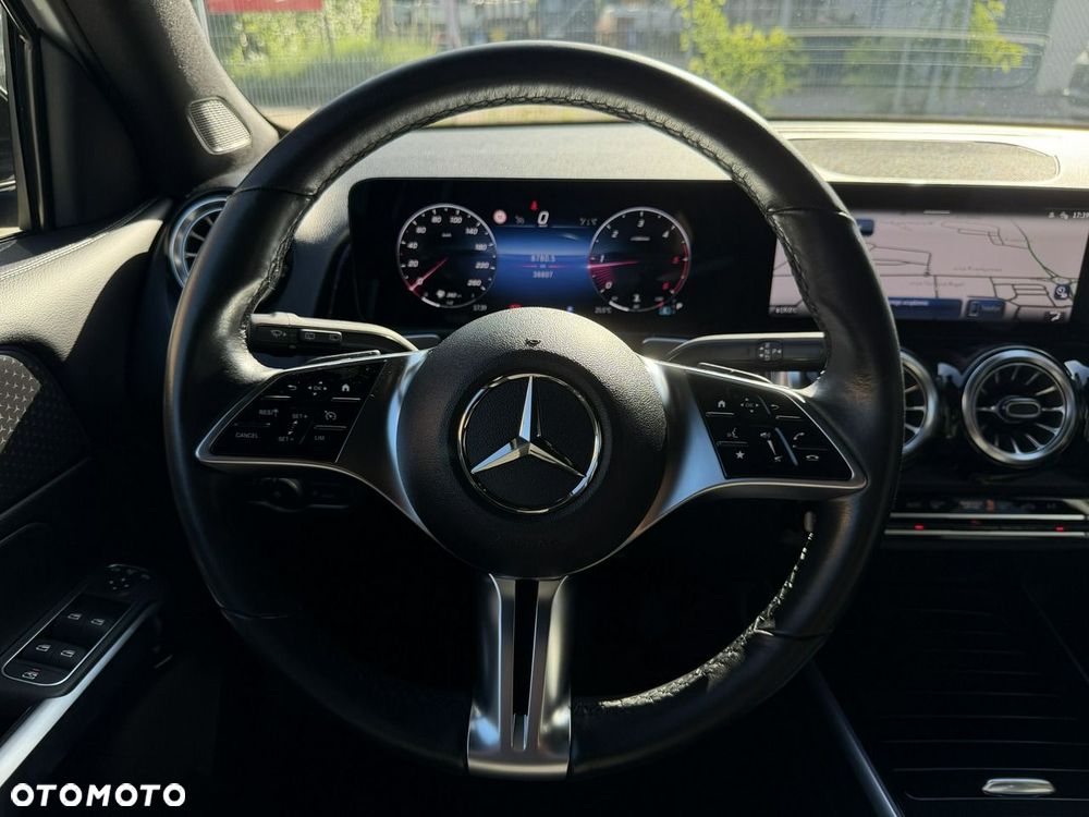 Mercedes-Benz GLB - 15