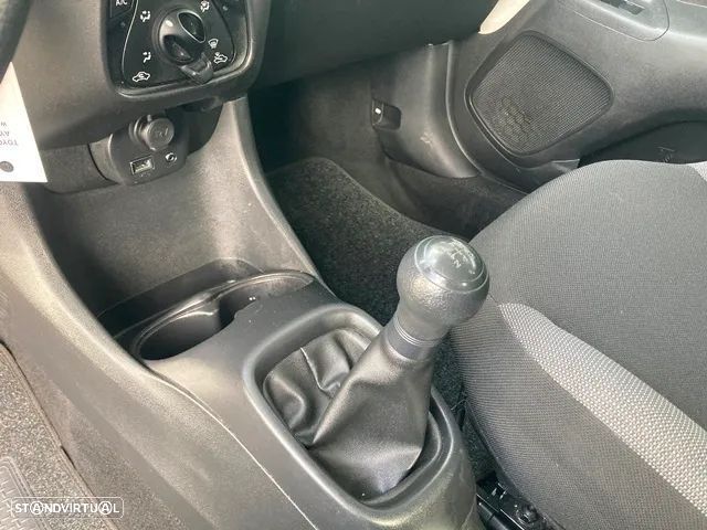 Toyota Aygo 1.0 - 19